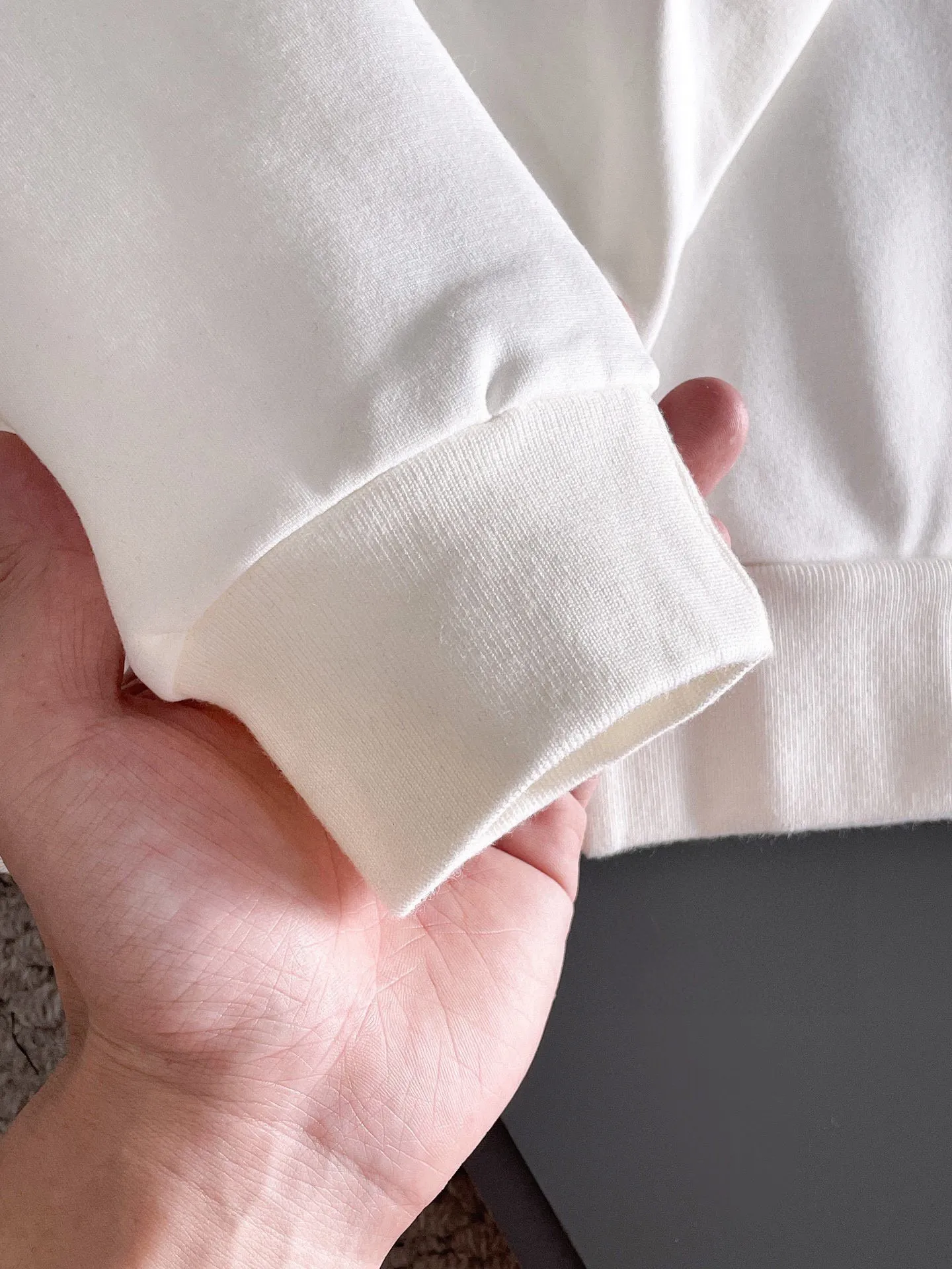 🅿️420 [LV Louis Vuitton] (Fat Man Gospel) hot-selling suit is coming. Focus on the original version of the official website. 2025 new hot-selling cardigan sweater suit. The original order is the best. 🇭🇰The meticulous work of top designers is dedicated to a fitting and perfect upper body effect. All-natural high-quality Roman cotton 100%, close-fitting comfort, noble and elegant! Original hardware embodies elegance and nobility! Counter size: M-5XL (maximum wear up to 220 pounds)